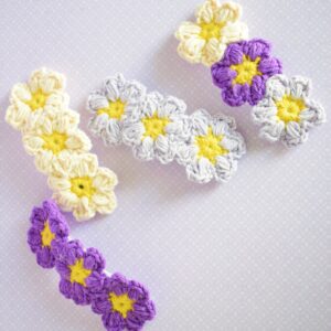 Vivi | Barrette de trois petites fleurs dans les nuances de violet