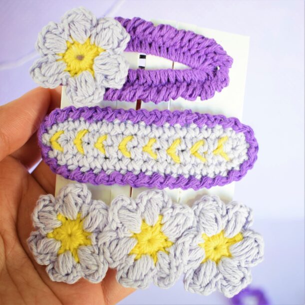 Vivi | Barrette de trois petites fleurs dans les nuances de violet – Image 7