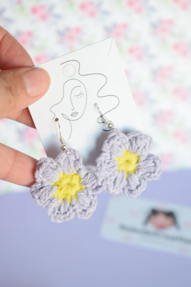 Lili | Boucles d'oreilles fleur violette – Image 6