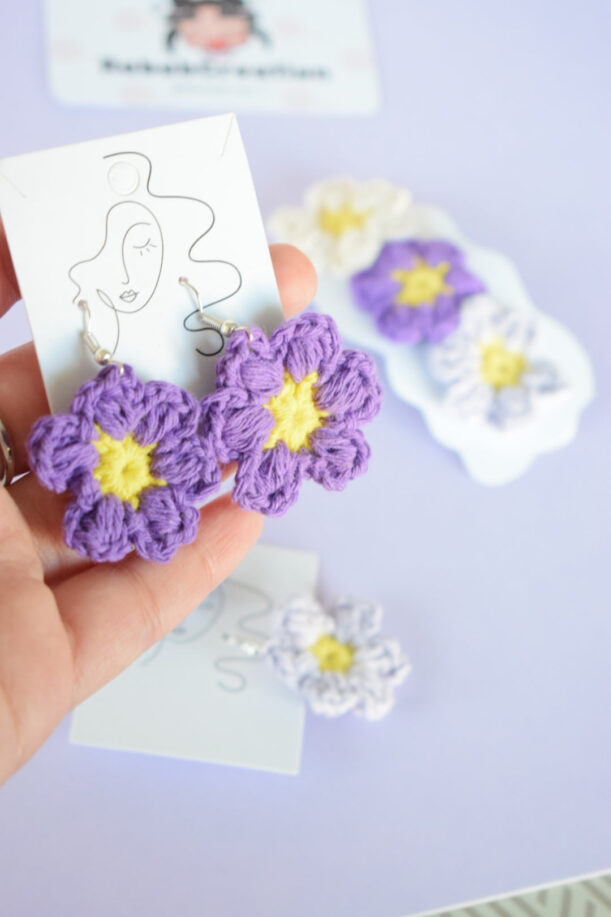Lili | Boucles d'oreilles fleur violette – Image 3