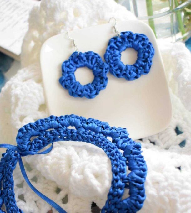 YARA | Boucles d'oreilles en ruban de satin – Image 5