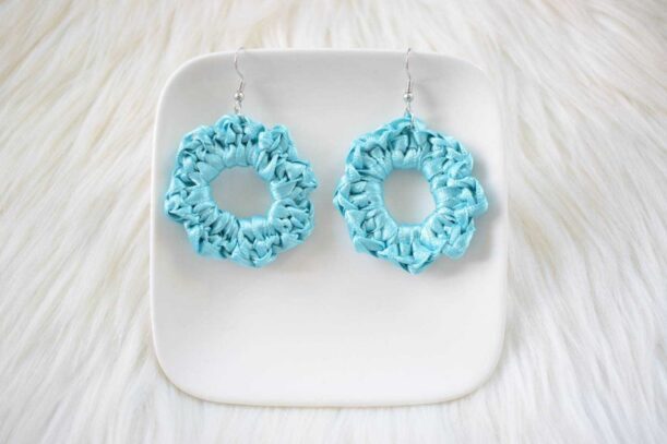 YARA | Boucles d'oreilles en ruban de satin – Image 6