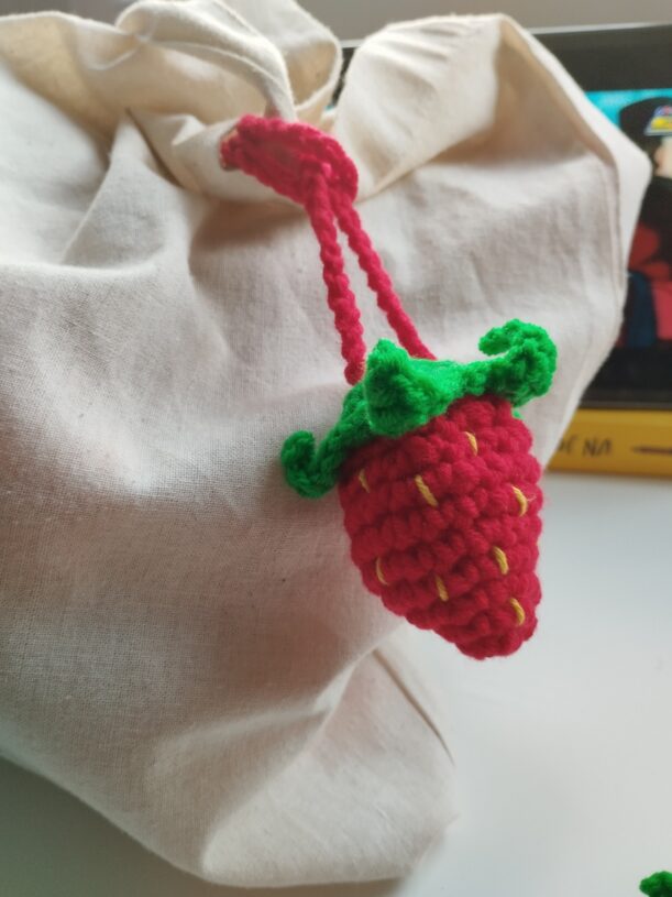 Stacy | bag charm fraise 🍓 – Image 3