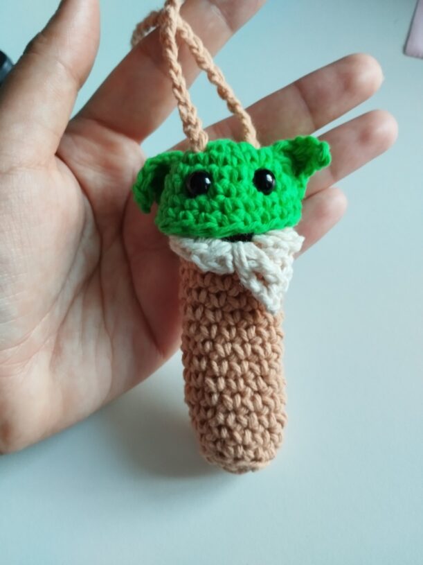 Grougu | Porte baume à lèvres baby yoda – Image 5