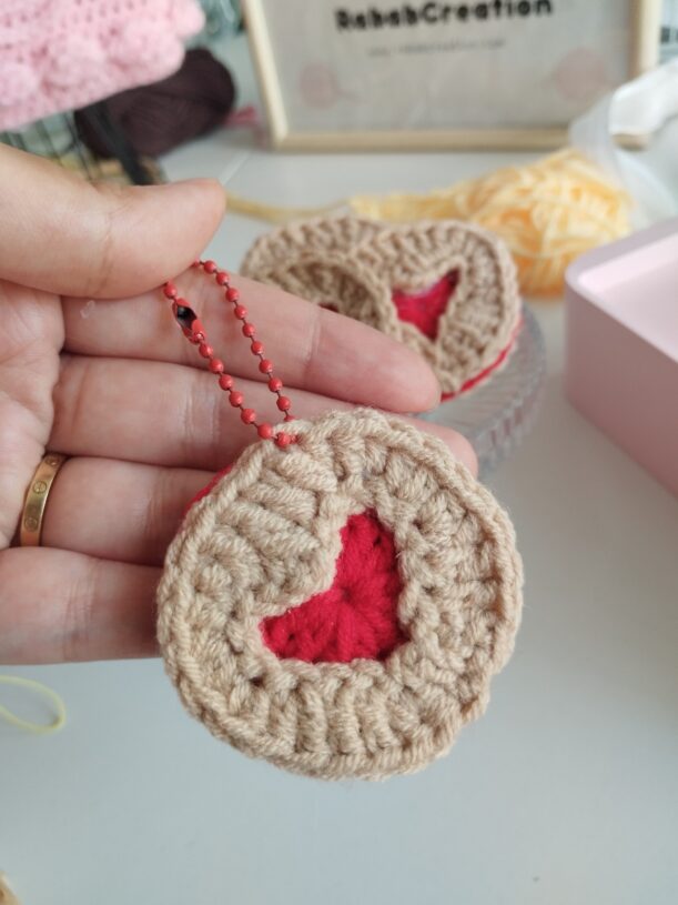 kokoro | Biscuit coeur kawaii au crochet ❤️ – Image 2