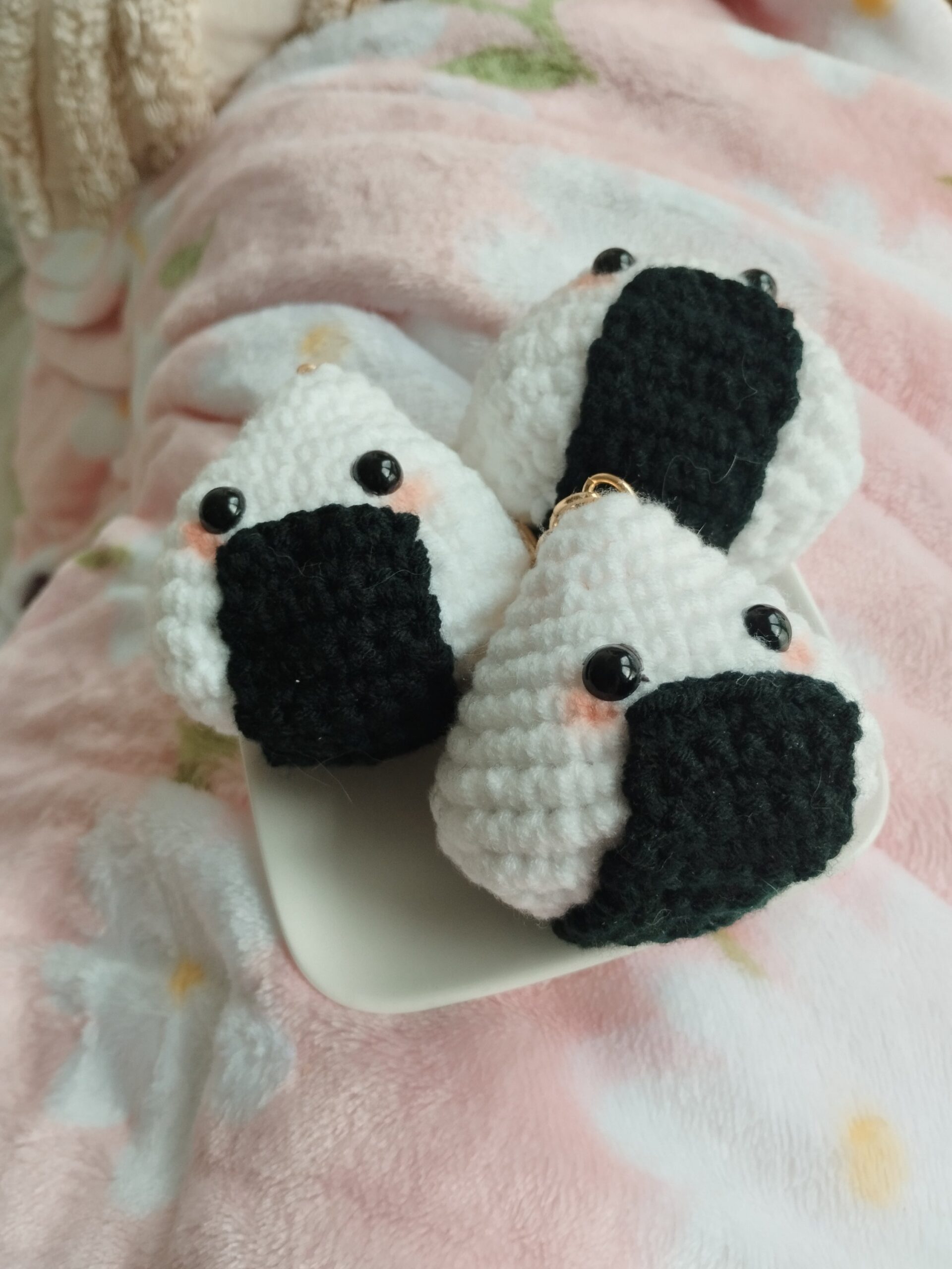 Oni| Porte clés onigiri kawaii au crochet 🍙 – Image 2