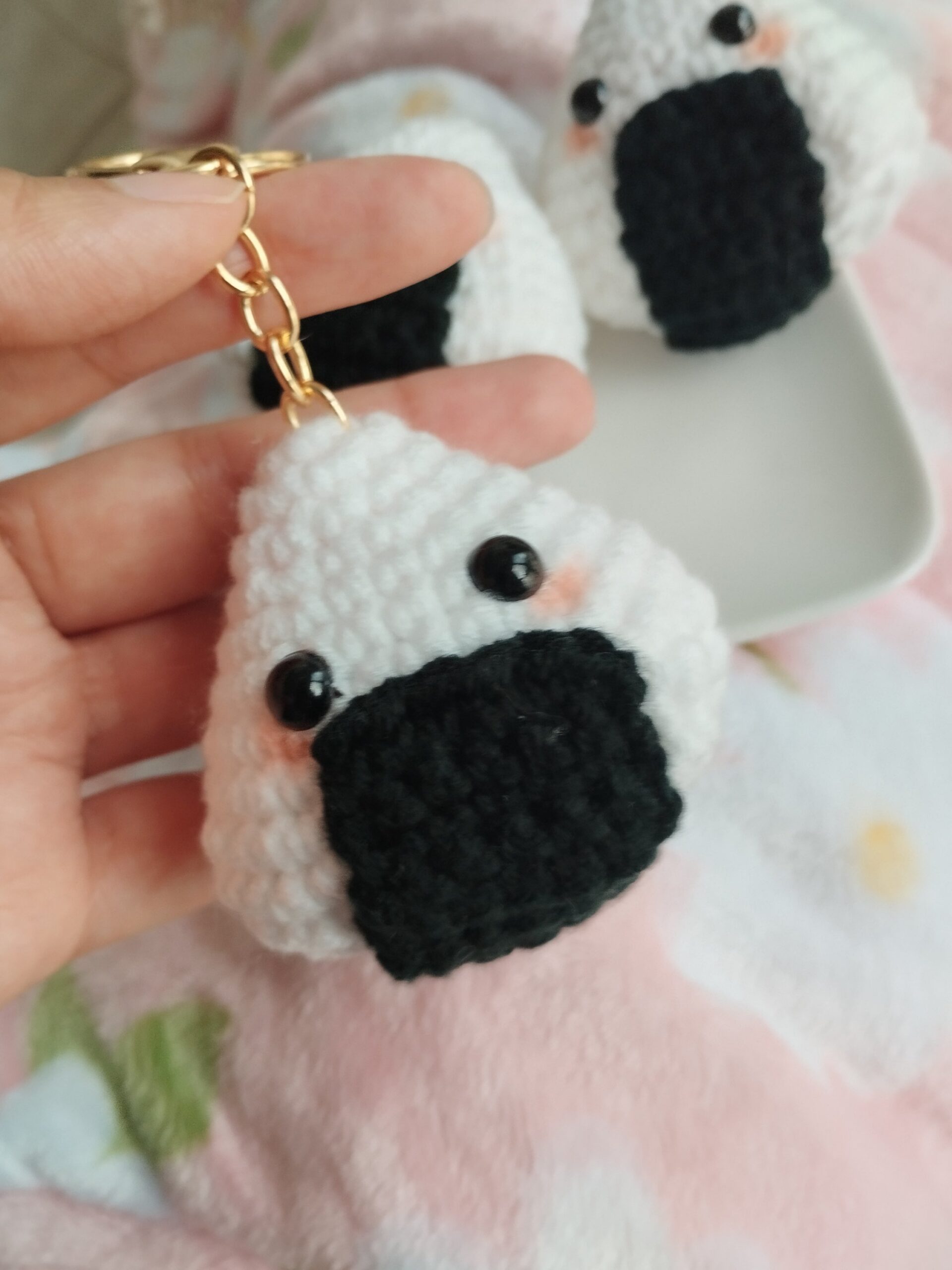 Oni| Porte clés onigiri kawaii au crochet 🍙 – Image 3