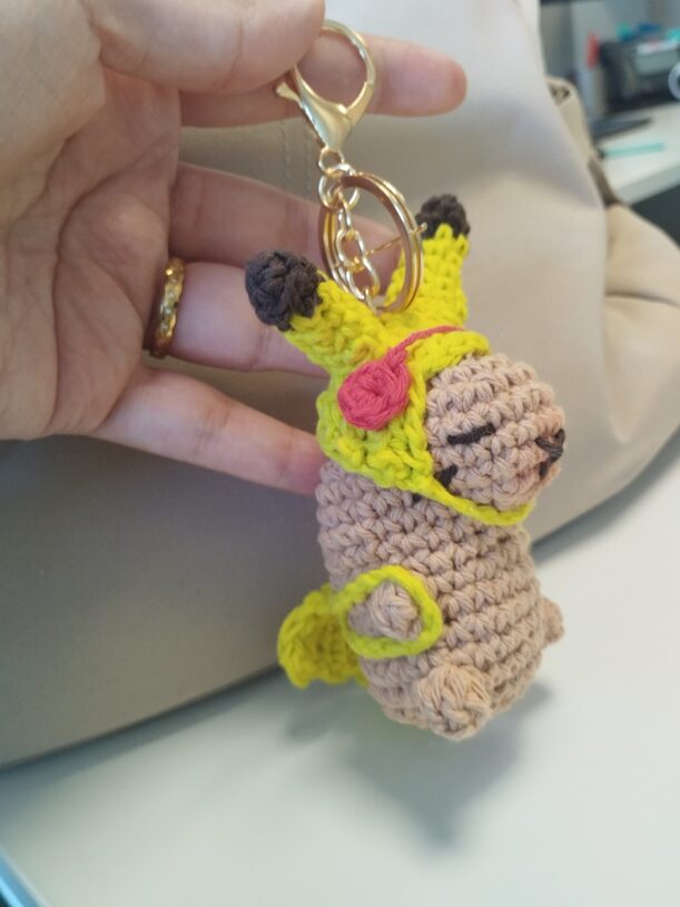 Capytchu | Porte clés capybara déguisé en Pikachu au crochet