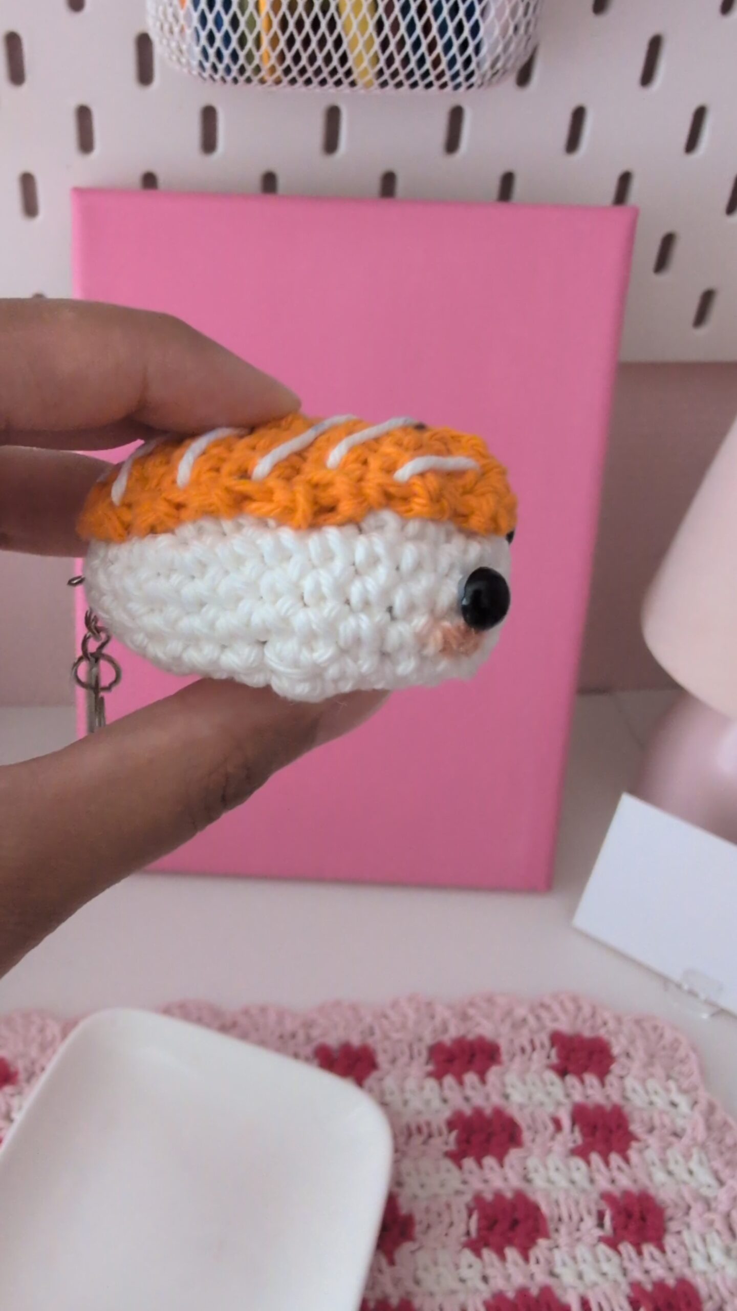 Sue | Porte clés Sushi kawaii au crochet 🍣 – Image 2