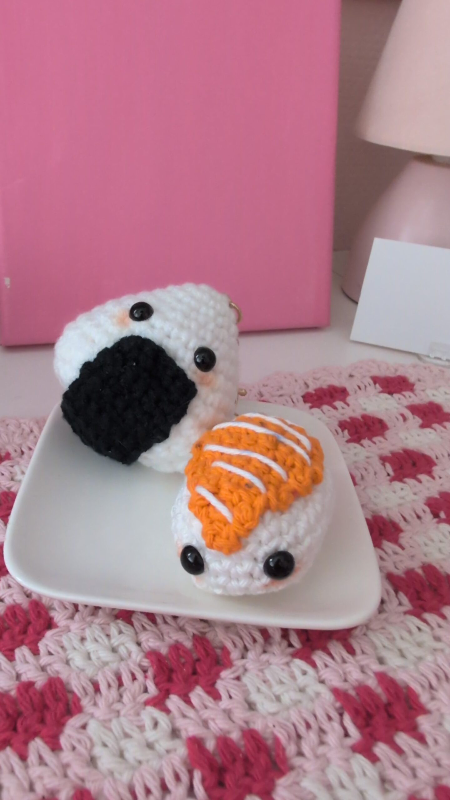 Sue | Porte clés Sushi kawaii au crochet 🍣 – Image 4